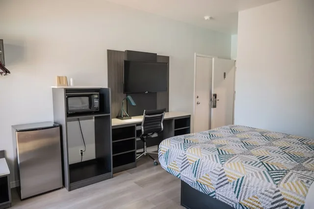 Standard, Queen Bed, Motel6 Soledad, CA 2/8