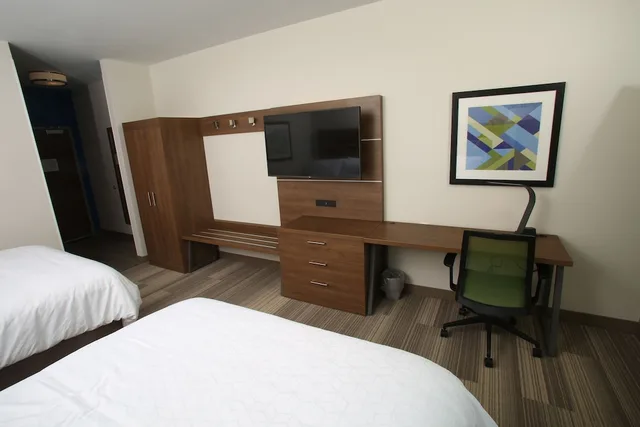 غرفة قياسية بسريرين كوين، Holiday Inn Express Mccook 2/5