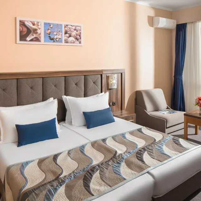 Comfort, Twin Beds, Balcony, Pool Access، Alba 3/4