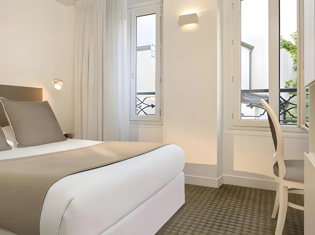 Family, Queen and Twin Beds, Hotel Mistral 1/1