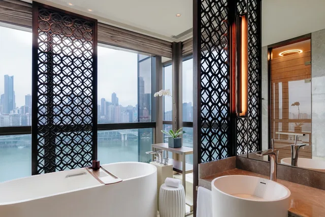 غرفة كلاسيكية بسرير كينج بإطلالة على النهر، Regent Chongqing 3/4