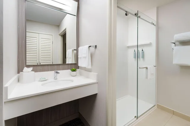غرفة رباعية، Courtyard by Marriott Roseville Galleria Mall/Creekside Ridge Drive 4/4