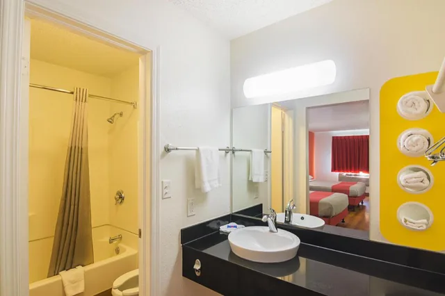 غرفة بسريرين كوين بمطبخ، Motel6 Headingley, MB - Winnipeg West 4/4