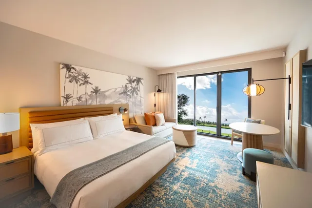 Room, King Bed, Lagoon View، Hale Hokuala Kauai, Curio Collection By Hilton 1/4