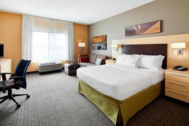 جناح تنفيذي بسرير كوين مع أريكة بحوض استحمام لذوي الإعاقة، TownePlace Suites by Marriott Harrisburg Hershey 2/6