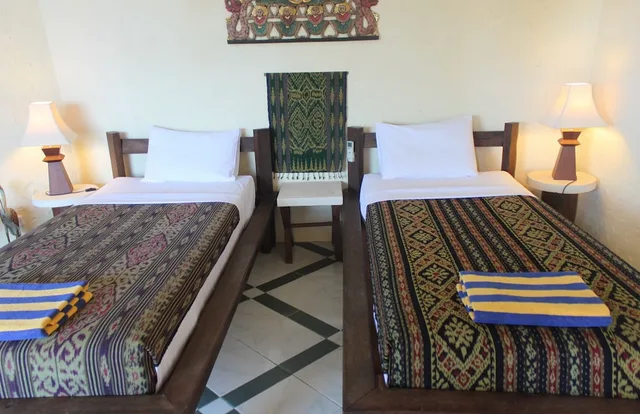 غرفة بسرير كينج بإطلالة على المسبح، Hotel Uyah Amed Spa Resort 3/6