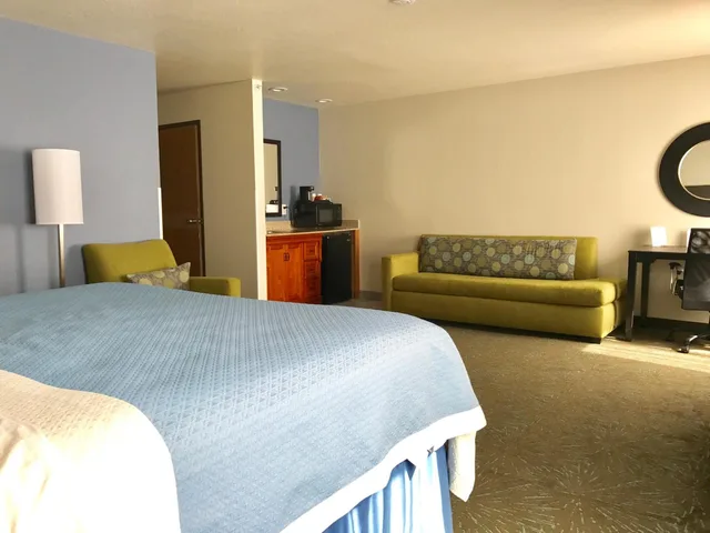 جناح استوديو بسرير كينج مع أريكة، Days Inn & Suites by Wyndham East Flagstaff 4/7