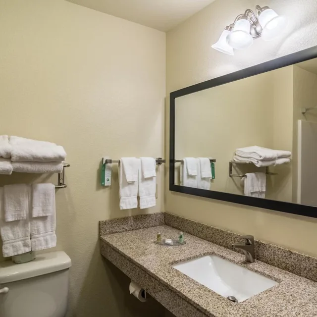 استوديو عائلي، Cobblestone Hotel and Suites Torrington 8/9