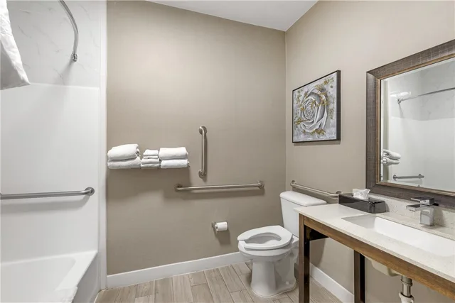 Room, 2 Queen Beds, Pet Friendly, Bathtub, Accessible, Best Western Independence Kansas City 4/4