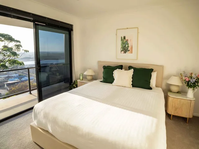 شقة بسرير كينج بشرفة، SHEER PLEASURE ACCOMMODATION 2/9