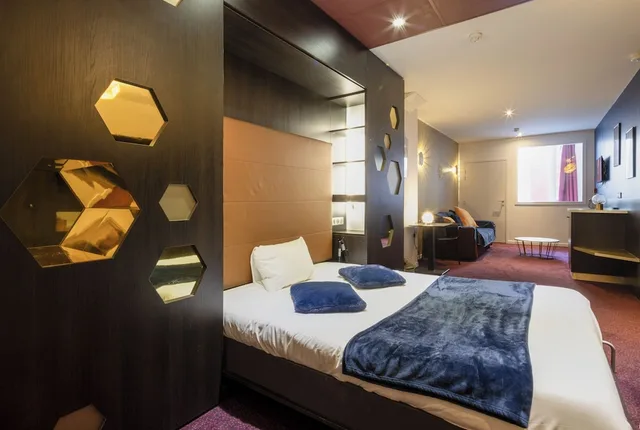 Room, Queen Bed, Accueil Hotel Paris Pigalle Montmartre 7/10