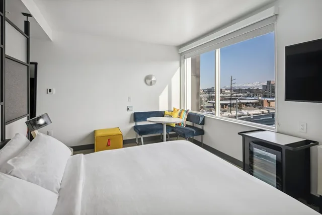 Room, King Bed, Accessible, Aloft Anchorage 2/8