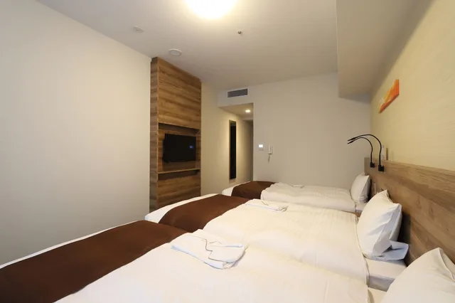 غرفة ثلاثية بثلاثة أسرّة، Smile Hotel Premium Osaka Higashi-Shinsaibashi 1/2