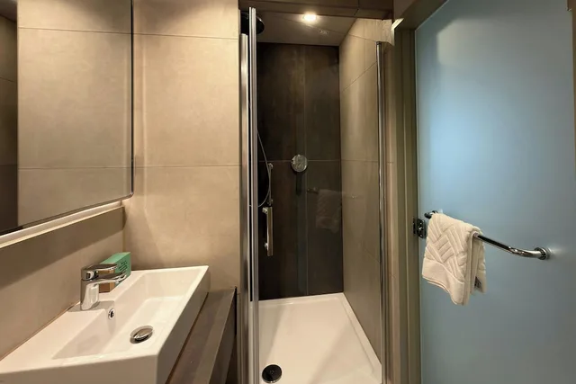 غرفة قياسية بسريرين منفصلين، Hampton by Hilton Manchester City Centre 6/9