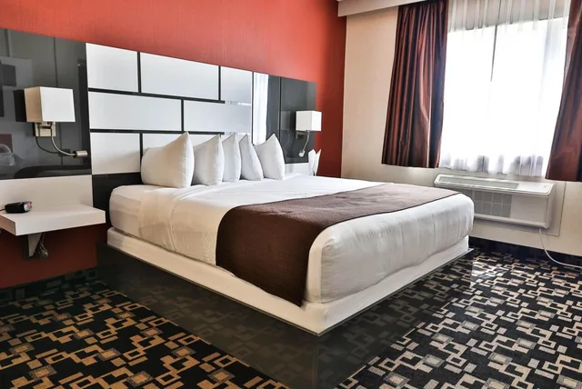 جناح بسرير كينج بجاكوزي، Baymont by Wyndham Medicine Hat 2/10