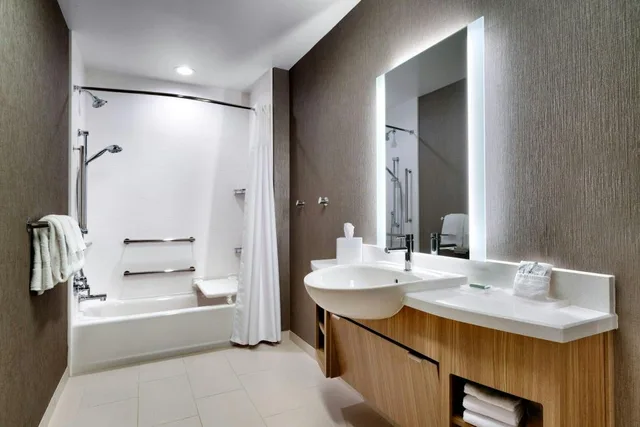 جناح بسريرين كوين مع سرير سحّاب إضافي مع أريكة لذوي الإعاقة، SpringHill Suites by Marriott Cottonwood 5/6