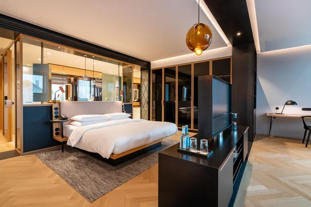 Standard, King Bed, Andaz Munich Schwabinger Tor 1/2