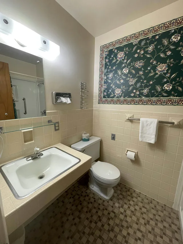 غرفة بسريرين مزدوجين، Victorian Inn Motel & Suites 2/2