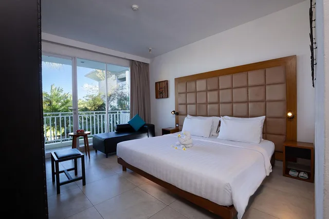 غرفة ديلوكس بسرير مزدوج بإطلالة على المسبح، THE 1O1 Bali Fontana Seminyak 2/9