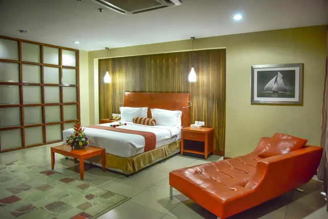 غرفة سوبيريور بسرير كينج بإطلالة على البحر، Harbour View Suites 7/10