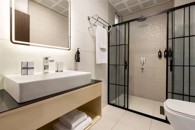 غرفة ديلوكس بشرفة، Operla Airport Hotels, Trademark Collection by Wyndham 6/7