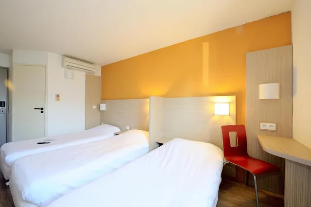 غرفة قياسية ثلاثية، Hotel Kennedy Parc Des Expositions 1/2