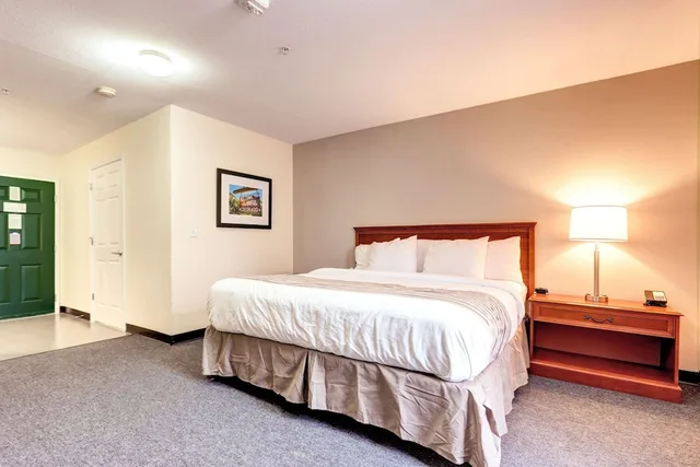 غرفة قياسية بسرير كينج، Suburban Studios Westminster Denver North 5/10