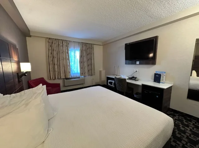 غرفة بسرير مزدوج، Baymont by Wyndham Medicine Hat 1/5