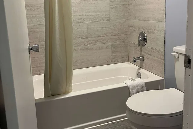Basic, King Bed, Smoking, Travelodge by Wyndham Carlisle North 4/5