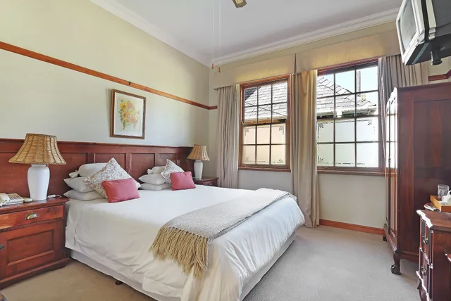 غرفة قياسية بسريرين منفصلين بإطلالة على الجبل، Sonnekus Guest House 1/3