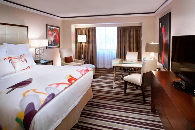 1 Bedroom, Suite, King Bed, Sofa, Autograph Collection Henry 1/5