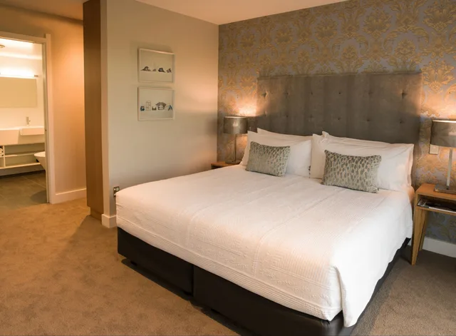 1 Bedroom, Premier, Suite, King Bed, Porters Boutique Hotel 1/5
