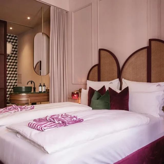 غرفة ديلوكس بسرير كينج وسرير كوين، Hotel Josefine 5/7