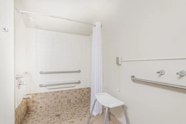 غرفة بسرير كينج لذوي الإعاقة، Baymont By Wyndham Georgetown 9/9