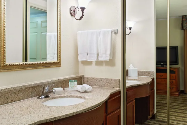 جناح ديلوكس بسريرين مزدوجين بغرفة نوم واحدة مع أريكة بمطبخ، Homewood Suites by Hilton Richmond - Airport 4/6