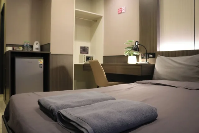 غرفة قياسية بسرير كوين، Max Hotel 12/19