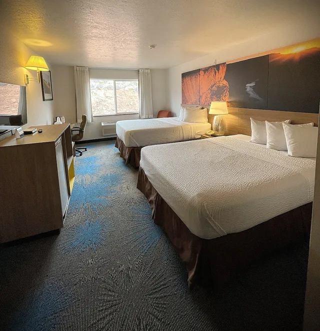 Upgrade, 2 Queen Beds، Days Inn By Wyndham Torrey Capitol Reef 1/7