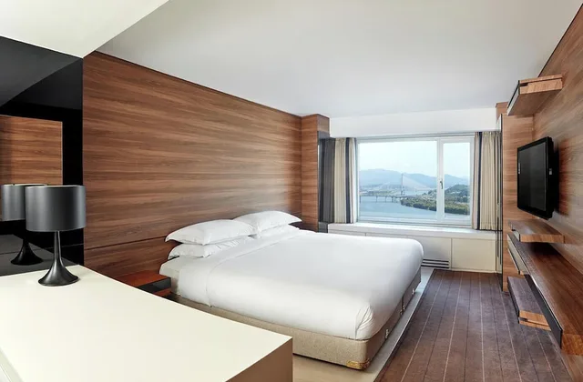 Deluxe, Double Bed, River View, Grand Walkerhill Seoul 1/1