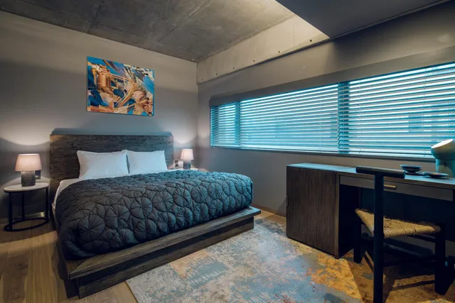 Moderate, Queen Bed, Node Hotel 1/2