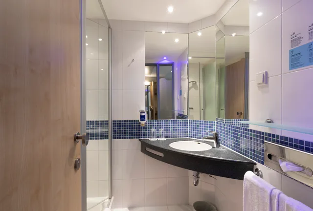 غرفة بسرير كوين مع أريكة، HOLIDAY INN EXPRESS NURNBERG SCHWABACH 4/6