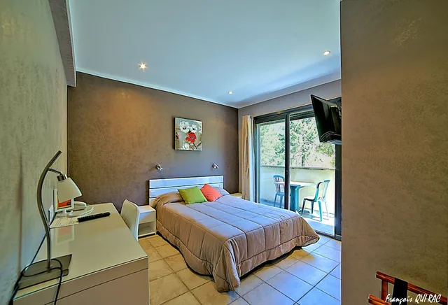 غرفة بسرير كوين، HOTEL DES DEUX SORRU 2/4
