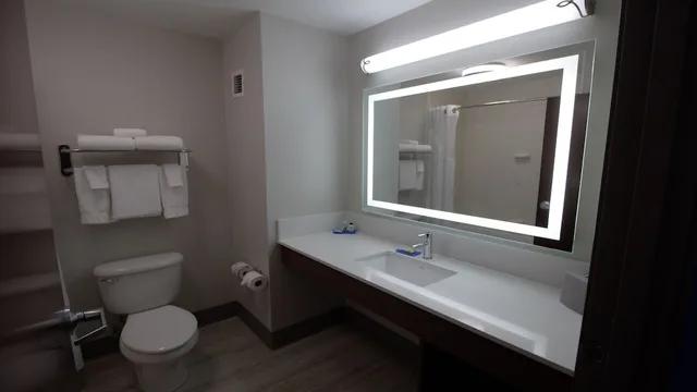 غرفة قياسية بسرير كينج، Holiday Inn Express Suites Somerset Central 8/10
