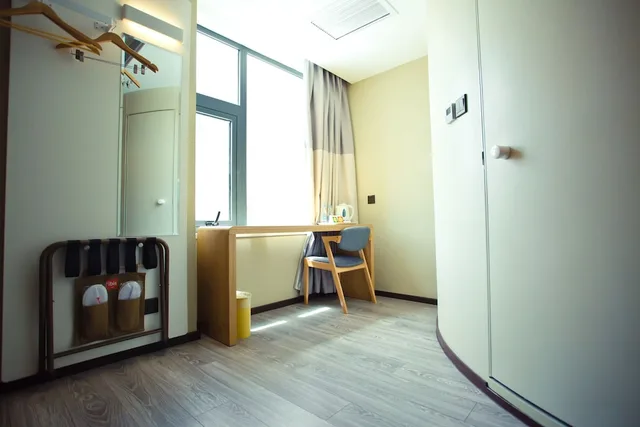 Ibis Xuzhou East Huaihai Road Hotel، Yunlong 17/41