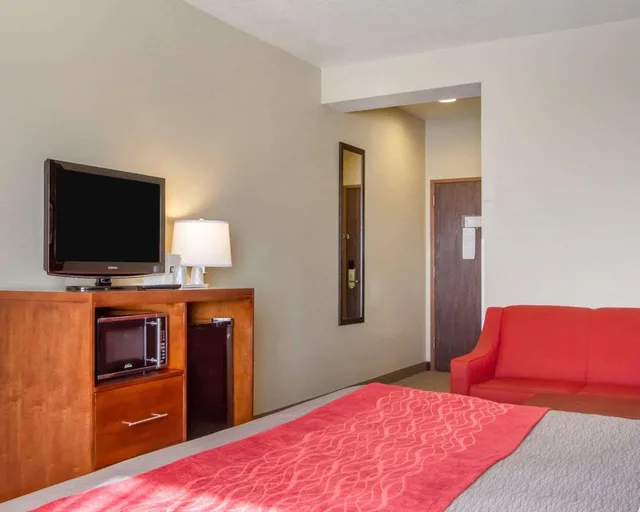 Suite, Comfort Inn Bolivar, MO 3/4