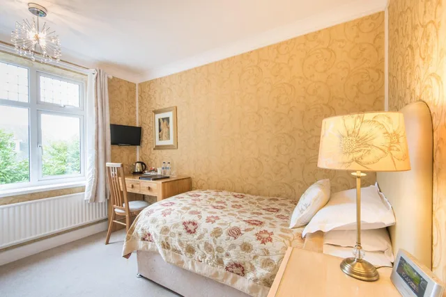 غرفة مفردة، Grovefield Manor 1/4