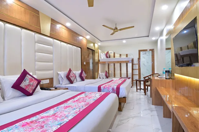 Family, 6 Beds, 2 Double Beds, Bunk Bed, Hotel Glow Inn 8/10