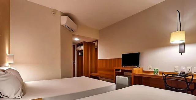 غرفة بسرير مزدوج وسرير فردي، HOTEL NACIONAL INN BAURU 2/4