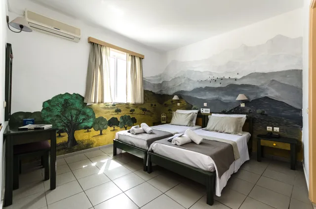 غرفة بسرير مزدوج أو سريرين منفصلين بإطلالة على الجبل، Happiness Apartments 2/5