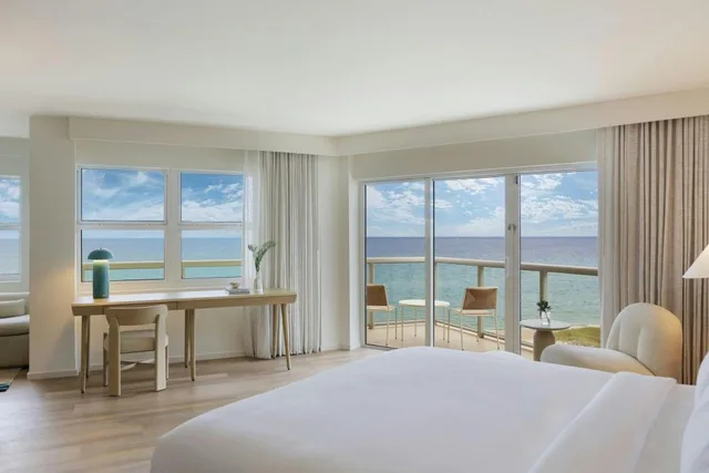 Grand, Executive, Suite, King Bed, Sofa, Balcony, Fort Lauderdale Marriott Pompano Beach Resort and Spa 1/5