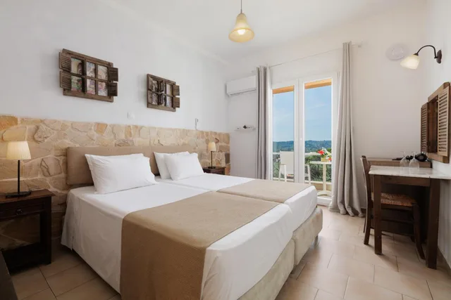 غرفة بسرير مزدوج بإطلالة على الجبل، Nefeli Hotel Corfu 1/10